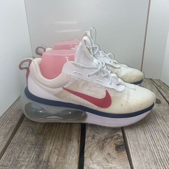 Nike Air Max Infinity 2 White Red Swoosh Women’s Sneakers Size 8 Running Shoes - Picture 3 of 8